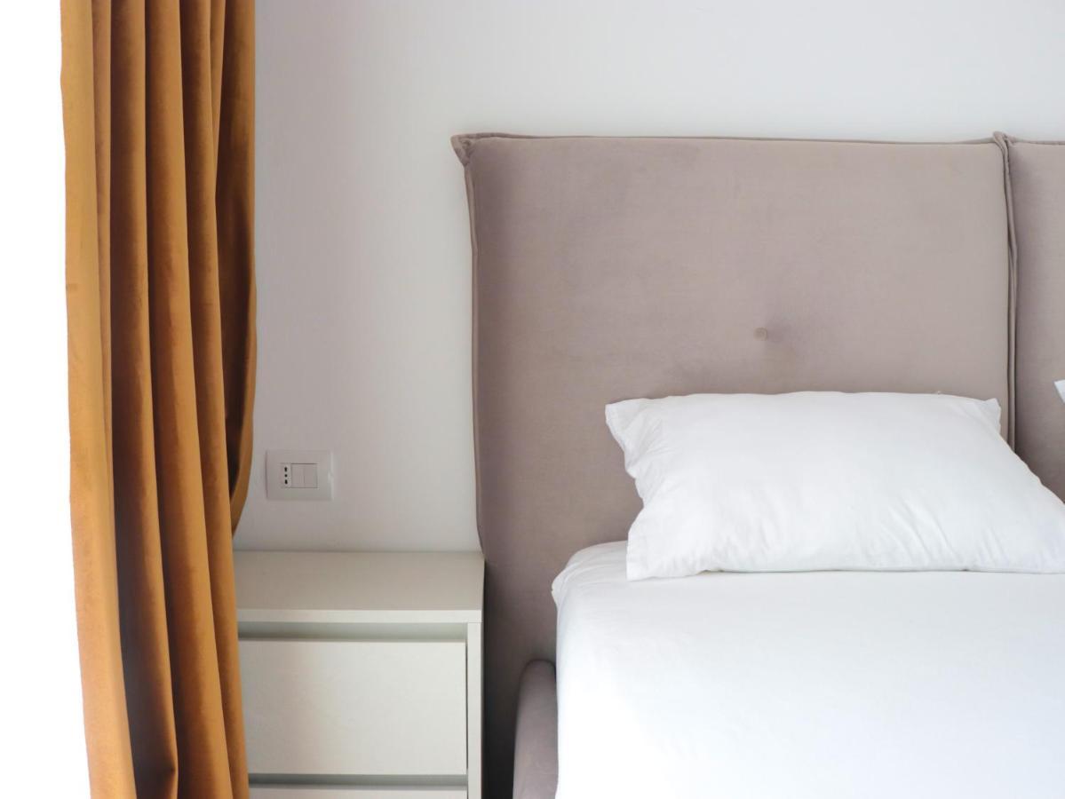 Luxury Rooftop 23 Bed & Breakfast Tirana Exterior photo